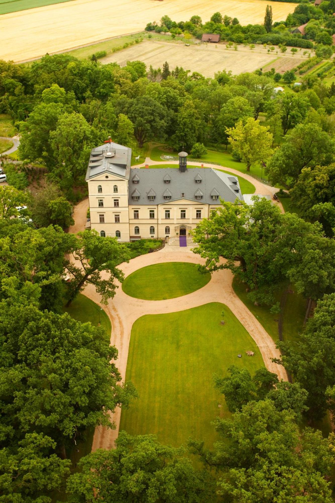 Chateau Mcely Hotel Exterior foto