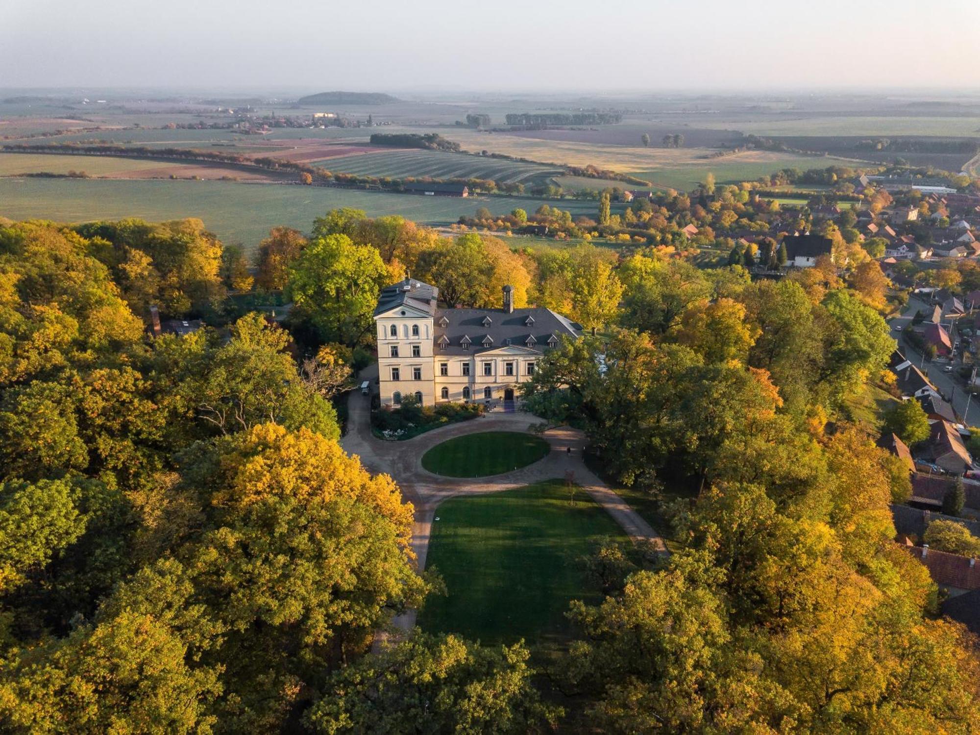 Chateau Mcely Hotel Exterior foto