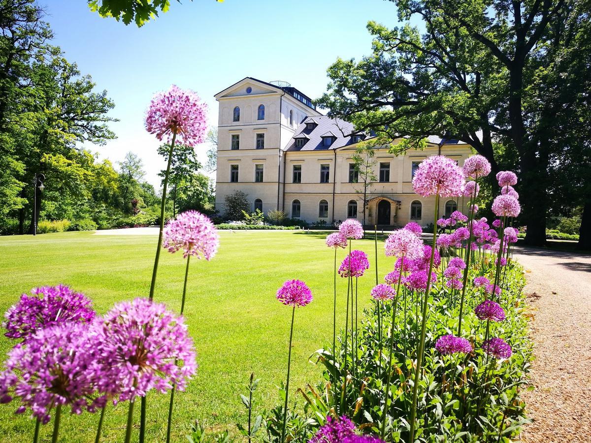 Chateau Mcely Hotel Exterior foto